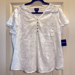 Liz Claiborne XL White flutter floral top. NWT
